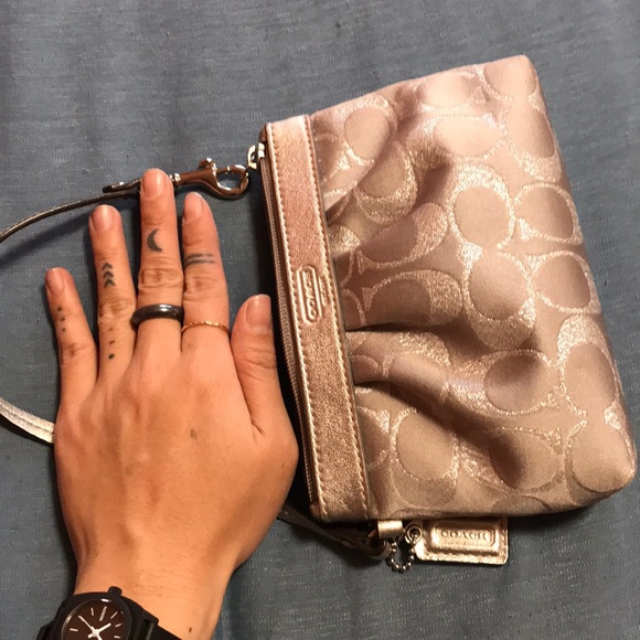 Coach wristlet - Picture 4 of 4